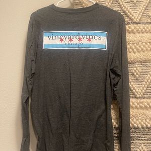 Dark grey long sleeved vineyard vines Chicago tee